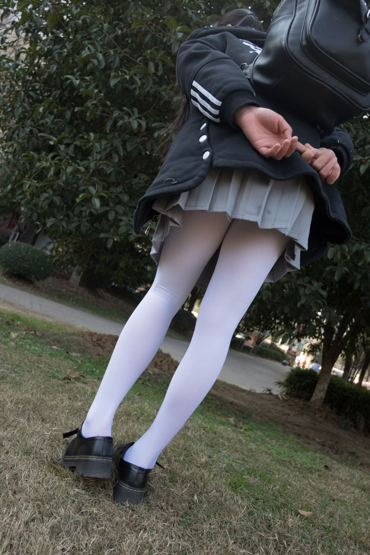 [森萝财团] BETA-012 户外丝足秀